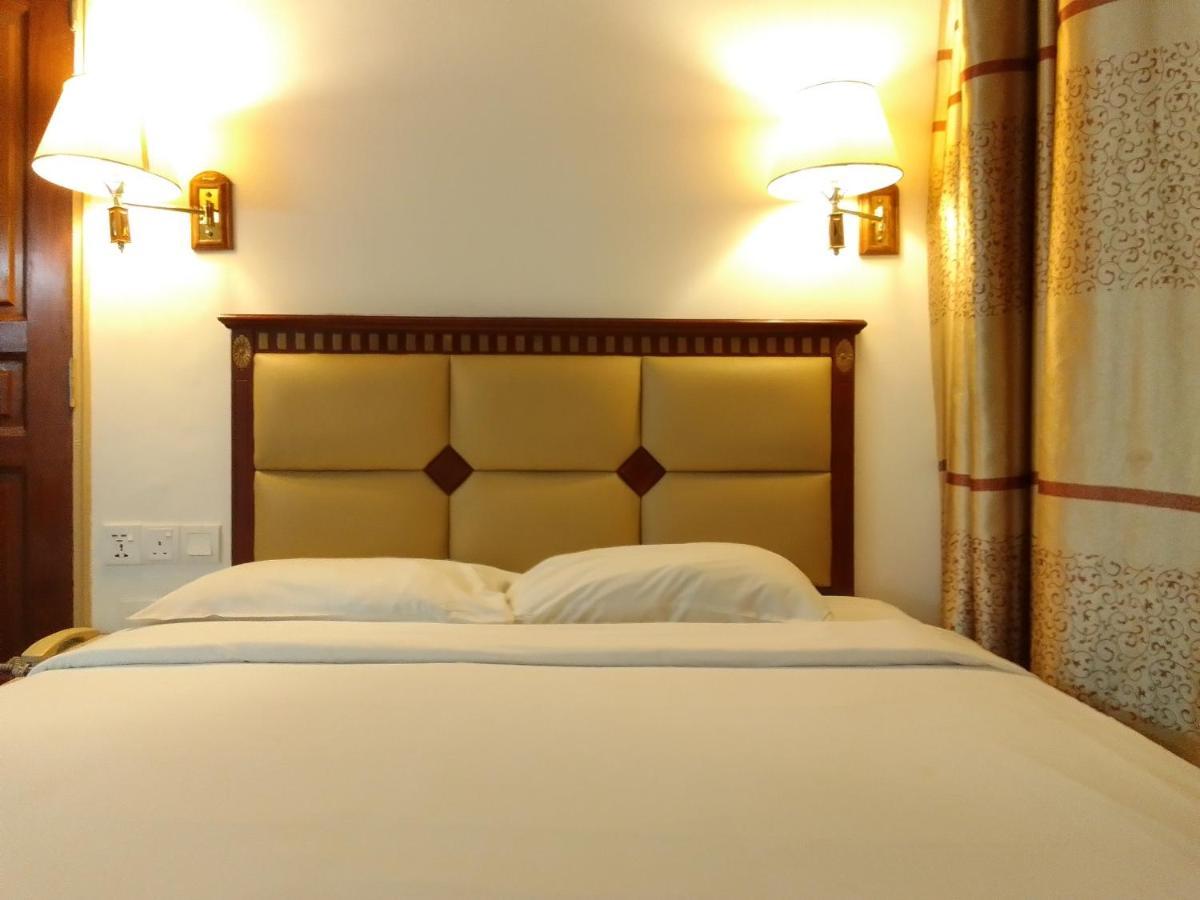 Super Oyo 90464 Borneo Suites Hotel Kota Kinabalu Exteriér fotografie