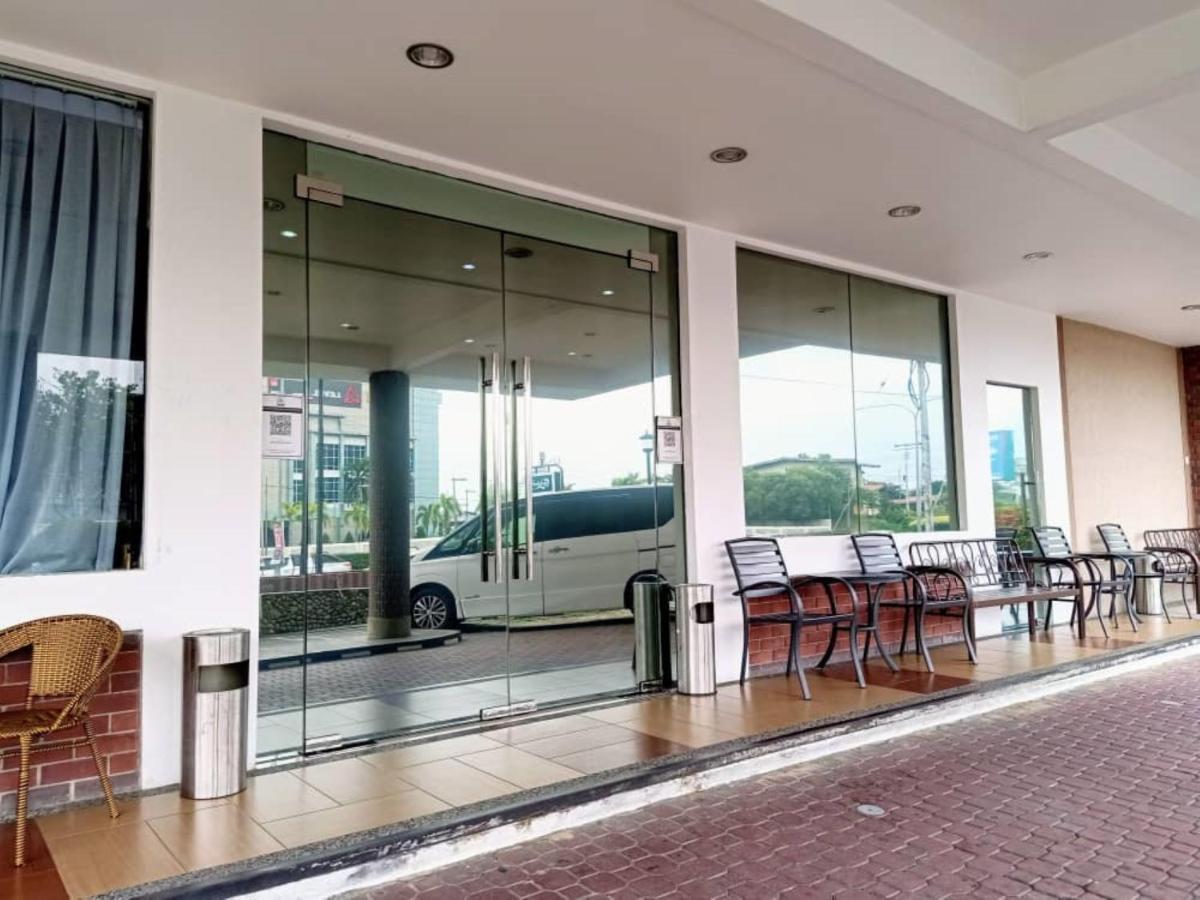 Super Oyo 90464 Borneo Suites Hotel Kota Kinabalu Exteriér fotografie